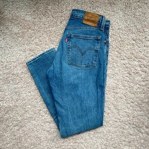 Levi’s Wedgie Fit Ankle Jeans